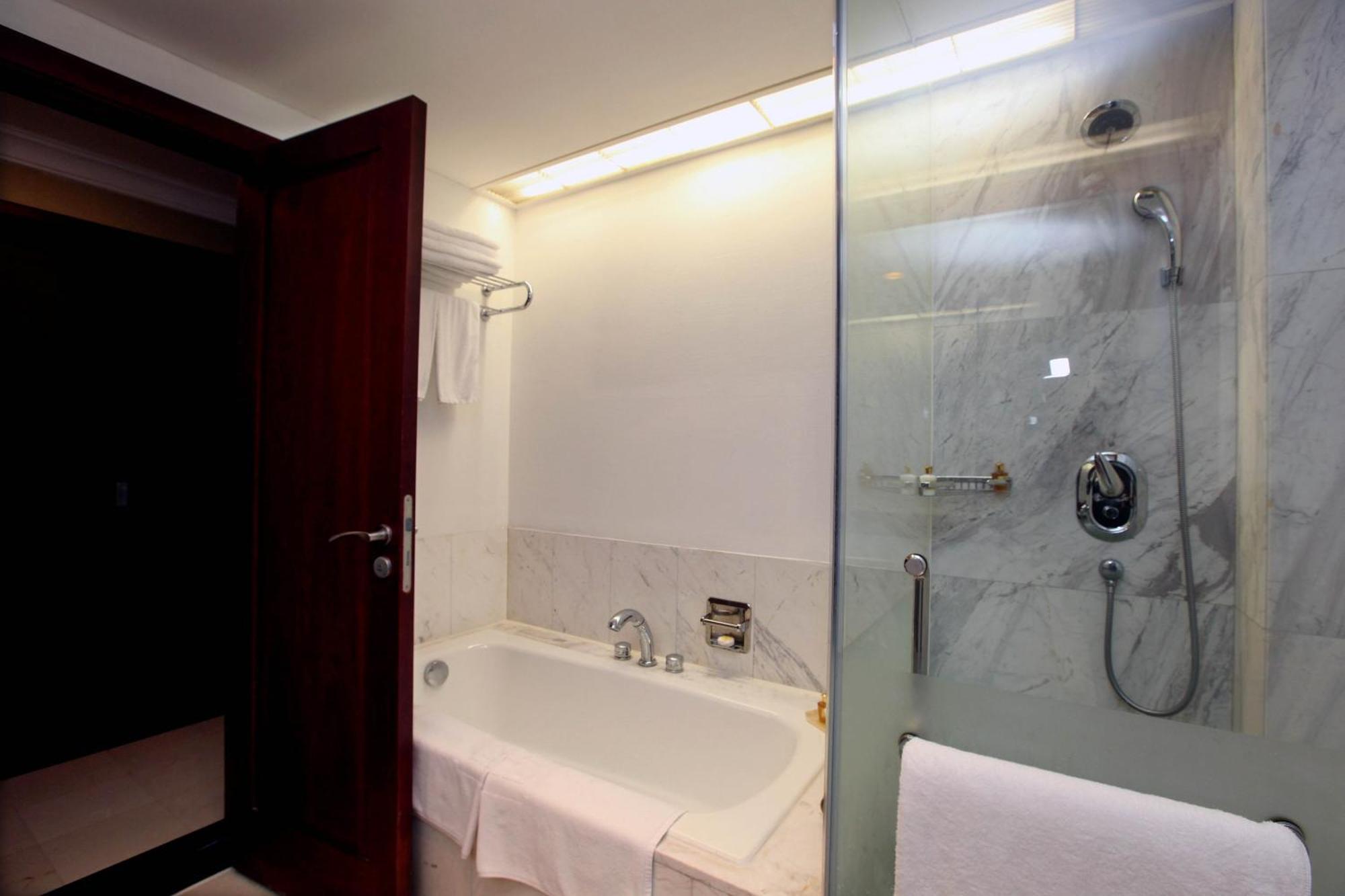 Beijing Hotel Екстер'єр фото